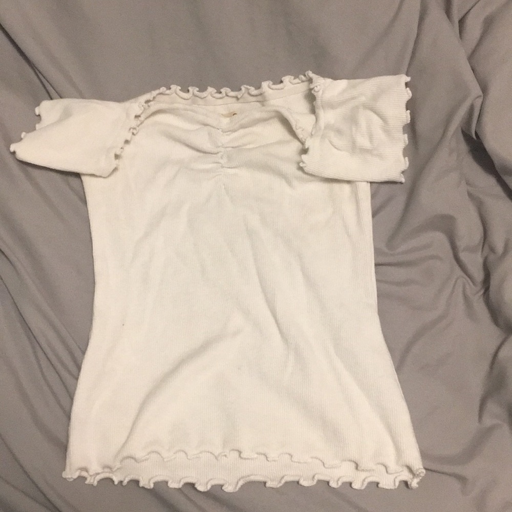 White lettuce trim off the shoulder